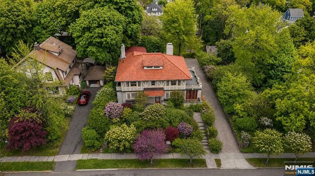 384 Anderson Street, Hackensack, NJ 07601