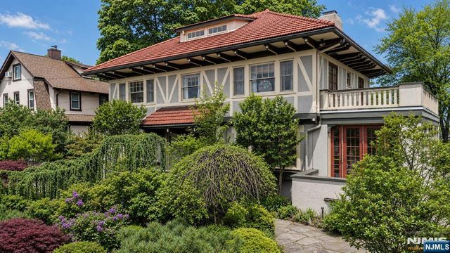 384 Anderson Street, Hackensack, NJ 07601