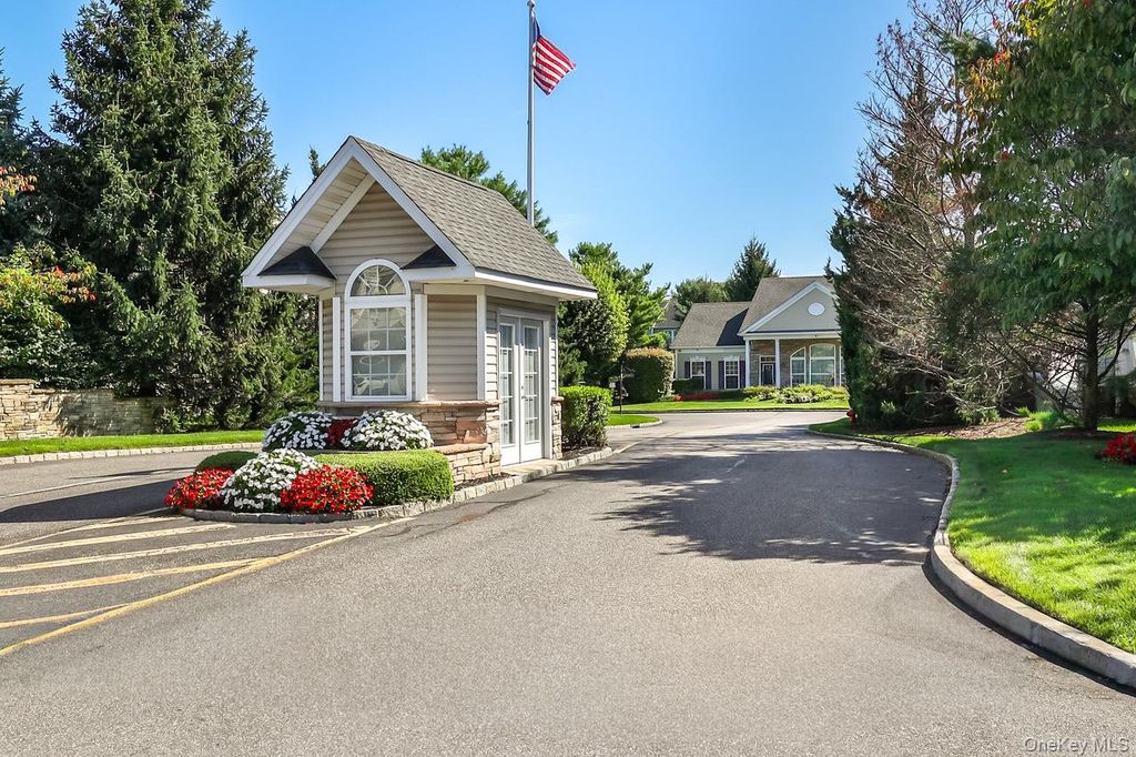 30 Torrey Pine Lane, Bay Shore, NY 11706 — photo 2