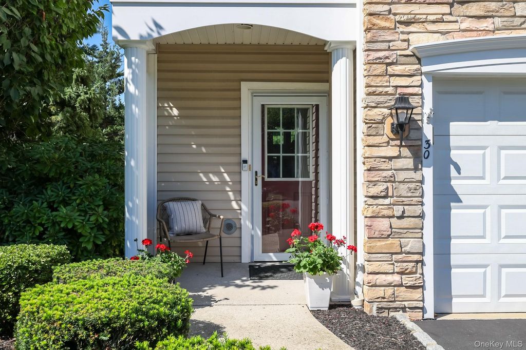 30 Torrey Pine Lane, Bay Shore, NY 11706 — photo 4
