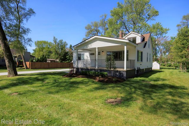 3200 Hessel Avenue, Rochester Hills, MI 48307