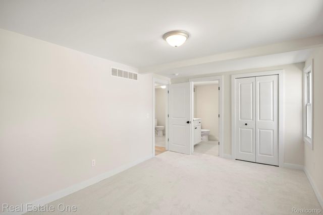 3200 Hessel Avenue, Rochester Hills, MI 48307