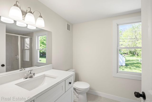 3200 Hessel Avenue, Rochester Hills, MI 48307