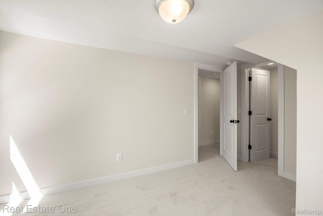 3200 Hessel Avenue, Rochester Hills, MI 48307
