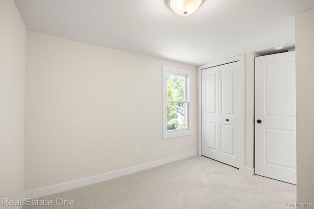 3200 Hessel Avenue, Rochester Hills, MI 48307