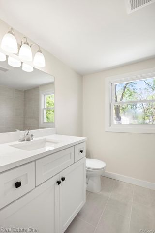 3200 Hessel Avenue, Rochester Hills, MI 48307