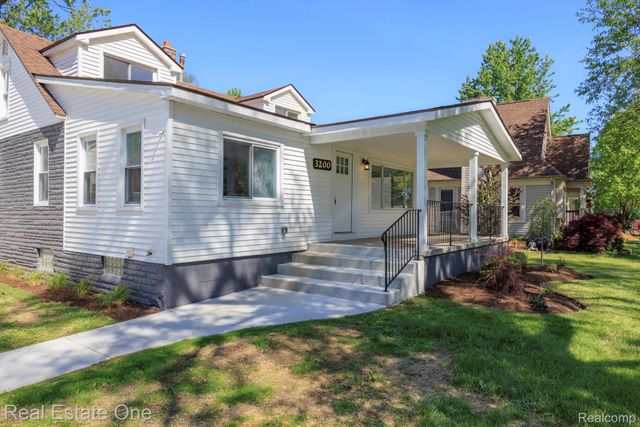 3200 Hessel Avenue, Rochester Hills, MI 48307
