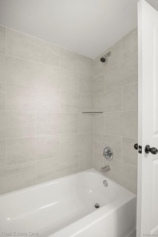 3200 Hessel Avenue, Rochester Hills, MI 48307