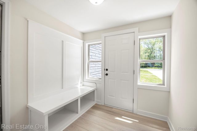 3200 Hessel Avenue, Rochester Hills, MI 48307