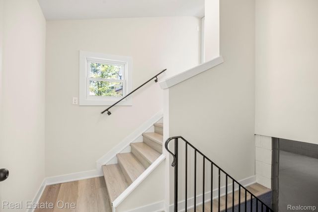 3200 Hessel Avenue, Rochester Hills, MI 48307