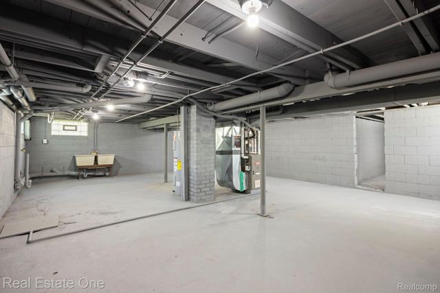 3200 Hessel Avenue, Rochester Hills, MI 48307