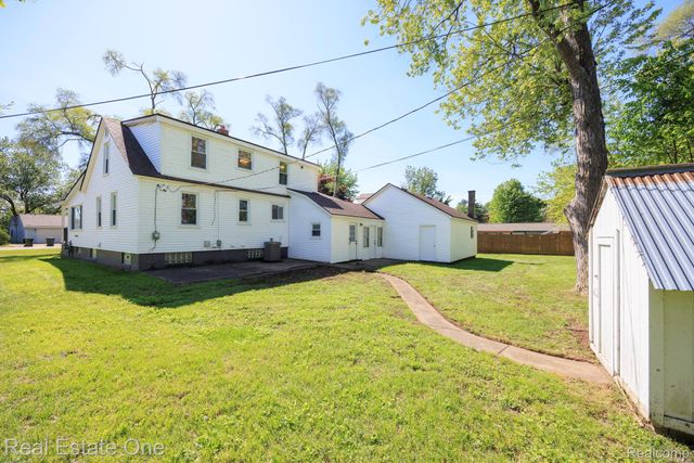 3200 Hessel Avenue, Rochester Hills, MI 48307