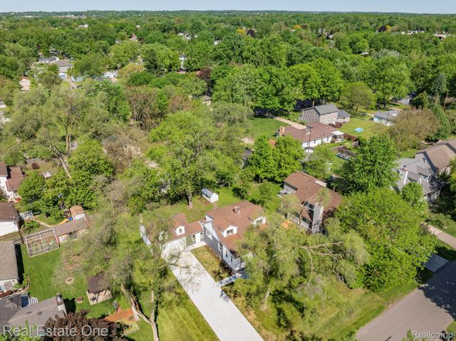 3200 Hessel Avenue, Rochester Hills, MI 48307