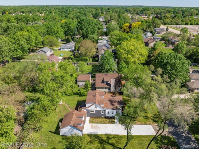 3200 Hessel Avenue, Rochester Hills, MI 48307