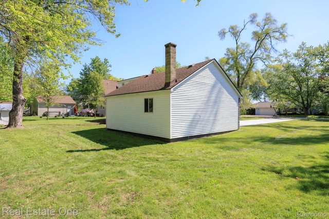 3200 Hessel Avenue, Rochester Hills, MI 48307
