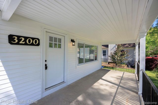 3200 Hessel Avenue, Rochester Hills, MI 48307
