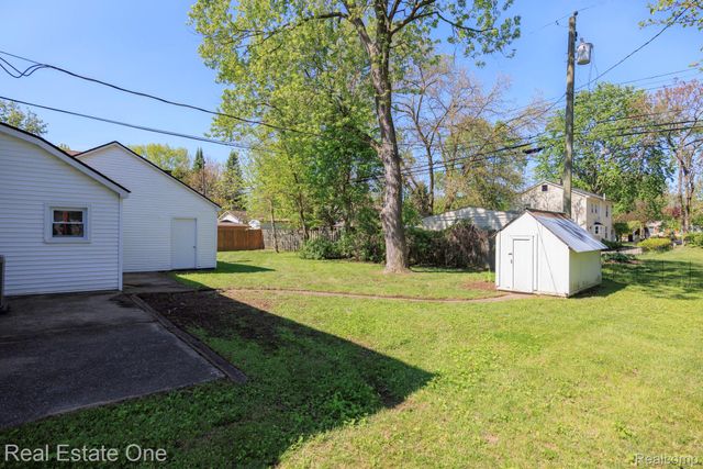 3200 Hessel Avenue, Rochester Hills, MI 48307