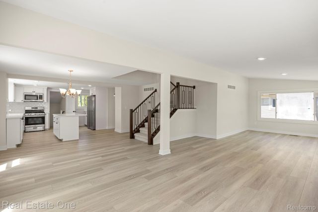 3200 Hessel Avenue, Rochester Hills, MI 48307