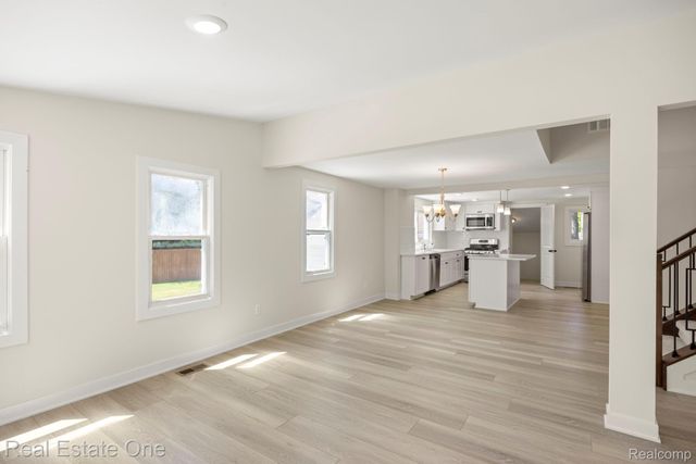3200 Hessel Avenue, Rochester Hills, MI 48307