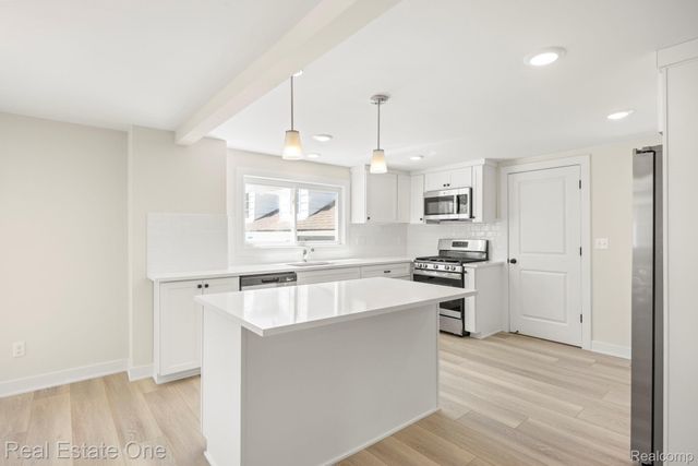 3200 Hessel Avenue, Rochester Hills, MI 48307