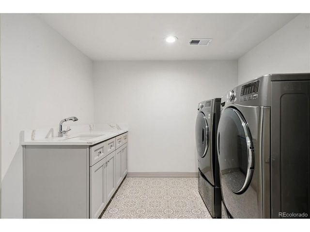 4530 S Verbena St 325, Denver, CO 80237