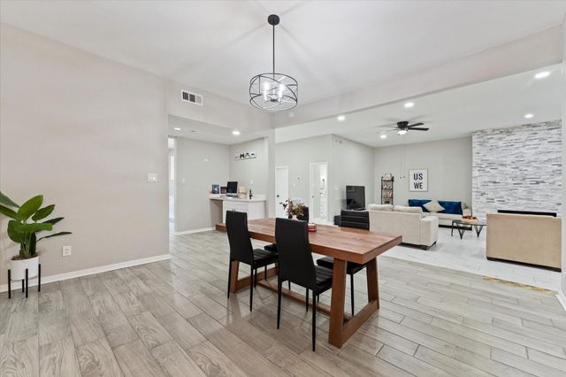 48 Bayou Pointe Drive, Houston, TX 77063