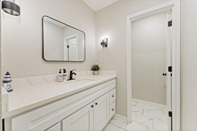 48 Bayou Pointe Drive, Houston, TX 77063