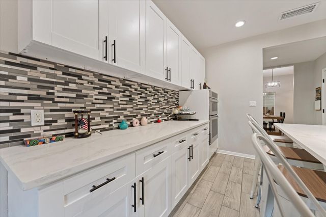 48 Bayou Pointe Drive, Houston, TX 77063