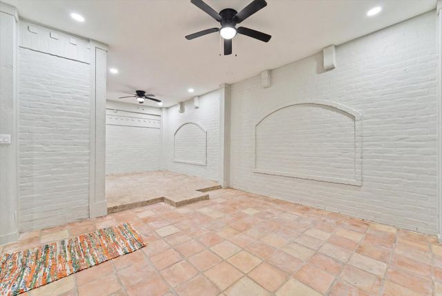 48 Bayou Pointe Drive, Houston, TX 77063