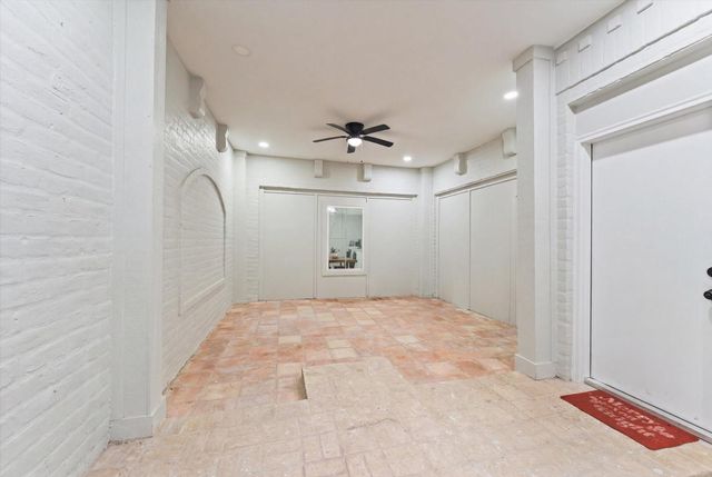 48 Bayou Pointe Drive, Houston, TX 77063