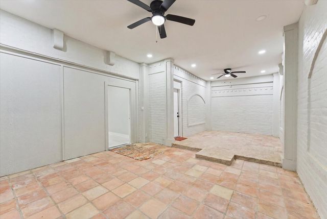 48 Bayou Pointe Drive, Houston, TX 77063