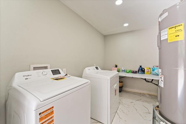 48 Bayou Pointe Drive, Houston, TX 77063