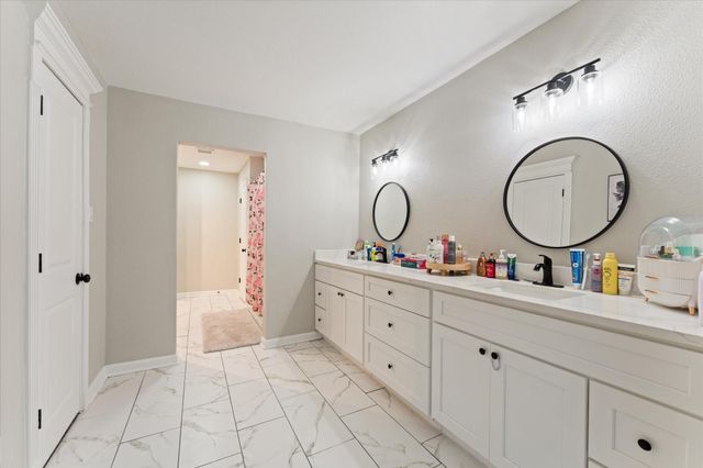 48 Bayou Pointe Drive, Houston, TX 77063