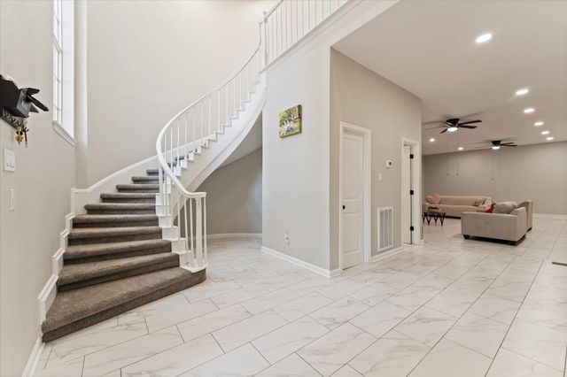 48 Bayou Pointe Drive, Houston, TX 77063