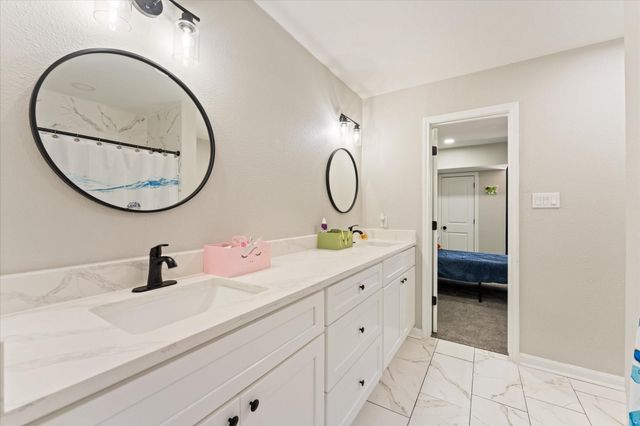 48 Bayou Pointe Drive, Houston, TX 77063