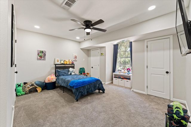 48 Bayou Pointe Drive, Houston, TX 77063