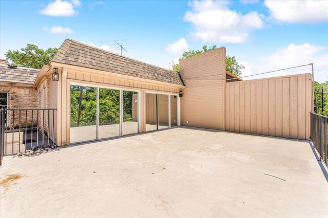48 Bayou Pointe Drive, Houston, TX 77063