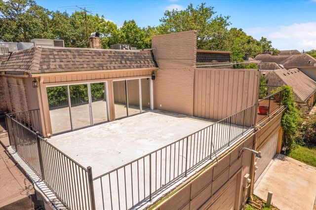 48 Bayou Pointe Drive, Houston, TX 77063