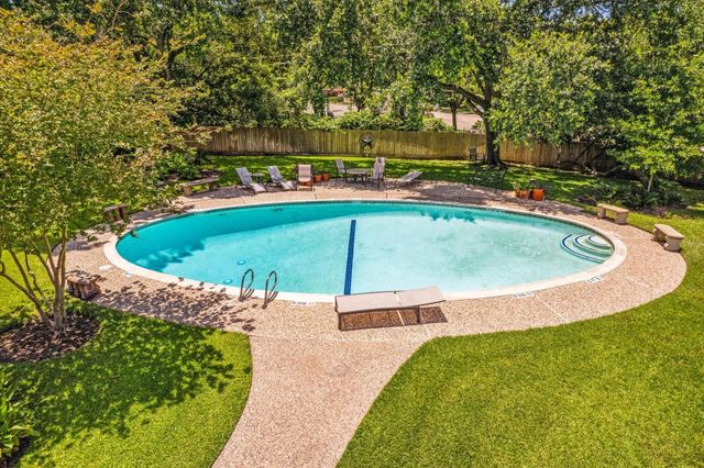 48 Bayou Pointe Drive, Houston, TX 77063