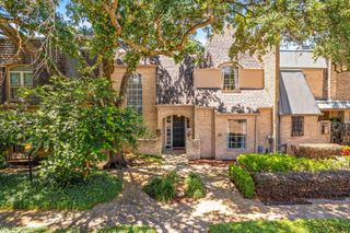 48 Bayou Pointe Drive, Houston, TX 77063