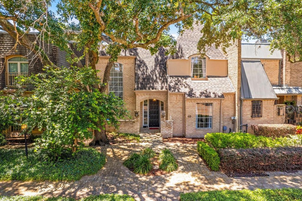 48 Bayou Pointe Drive, Houston, TX 77063