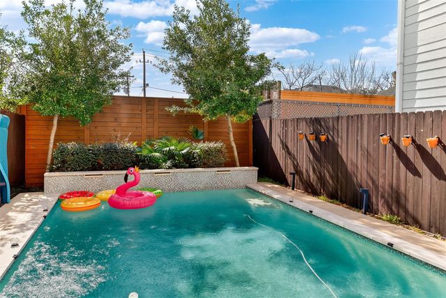 5227 Nett Street, Houston, TX 77007