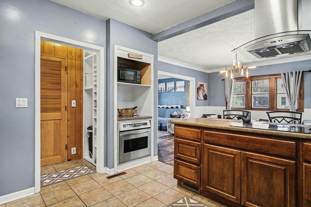 923 Myrtle Street NW, Grand Rapids, MI 49504