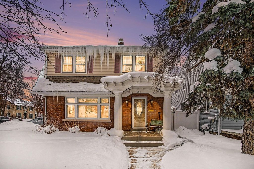 923 Myrtle Street NW, Grand Rapids, MI 49504