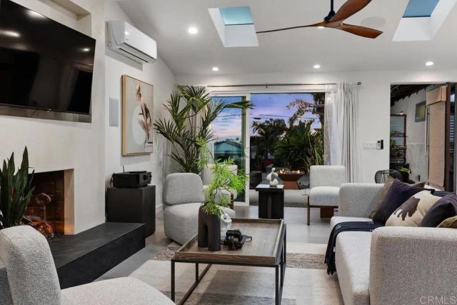 803 Saxony Road, Encinitas, CA 92024
