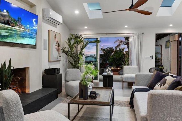 803 Saxony Road, Encinitas, CA 92024