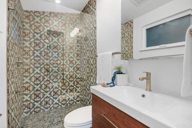 803 Saxony Road, Encinitas, CA 92024