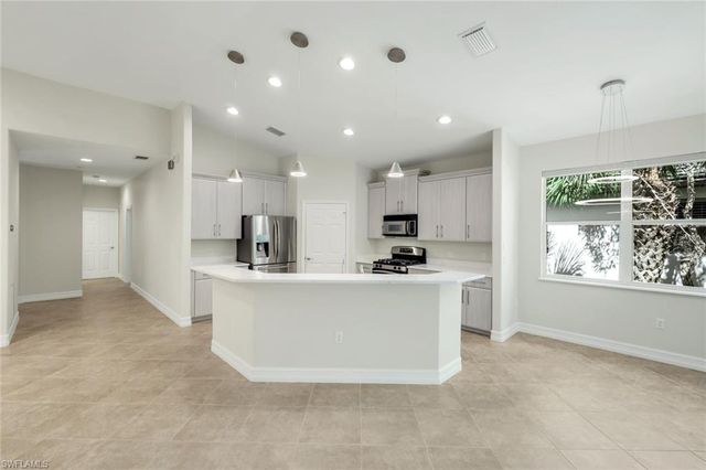 2040 Tarpon Bay DR N 201, Naples, FL 34119