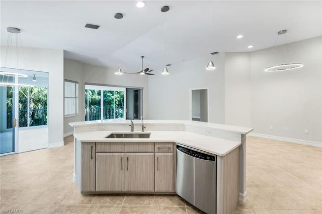 2040 Tarpon Bay DR N 201, Naples, FL 34119