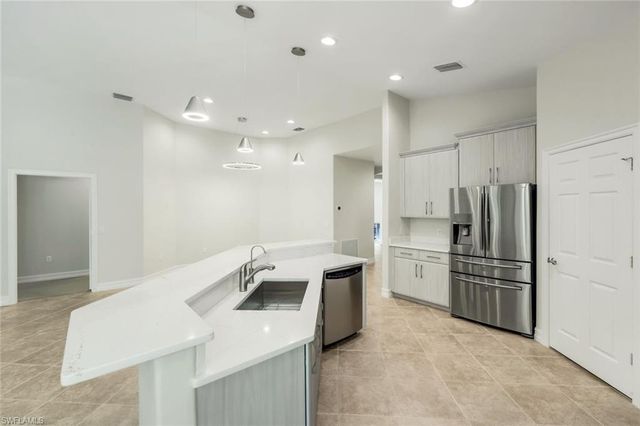 2040 Tarpon Bay DR N 201, Naples, FL 34119